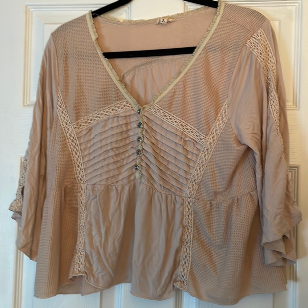 POL tan waffle and lace shirt oversized. Size small.